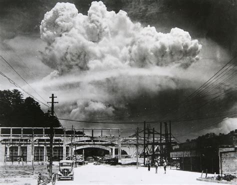  X-Ray: Photographs from Hiroshima and Nagasaki - En Smärtsam och Mäktig Uppmaning till Fred